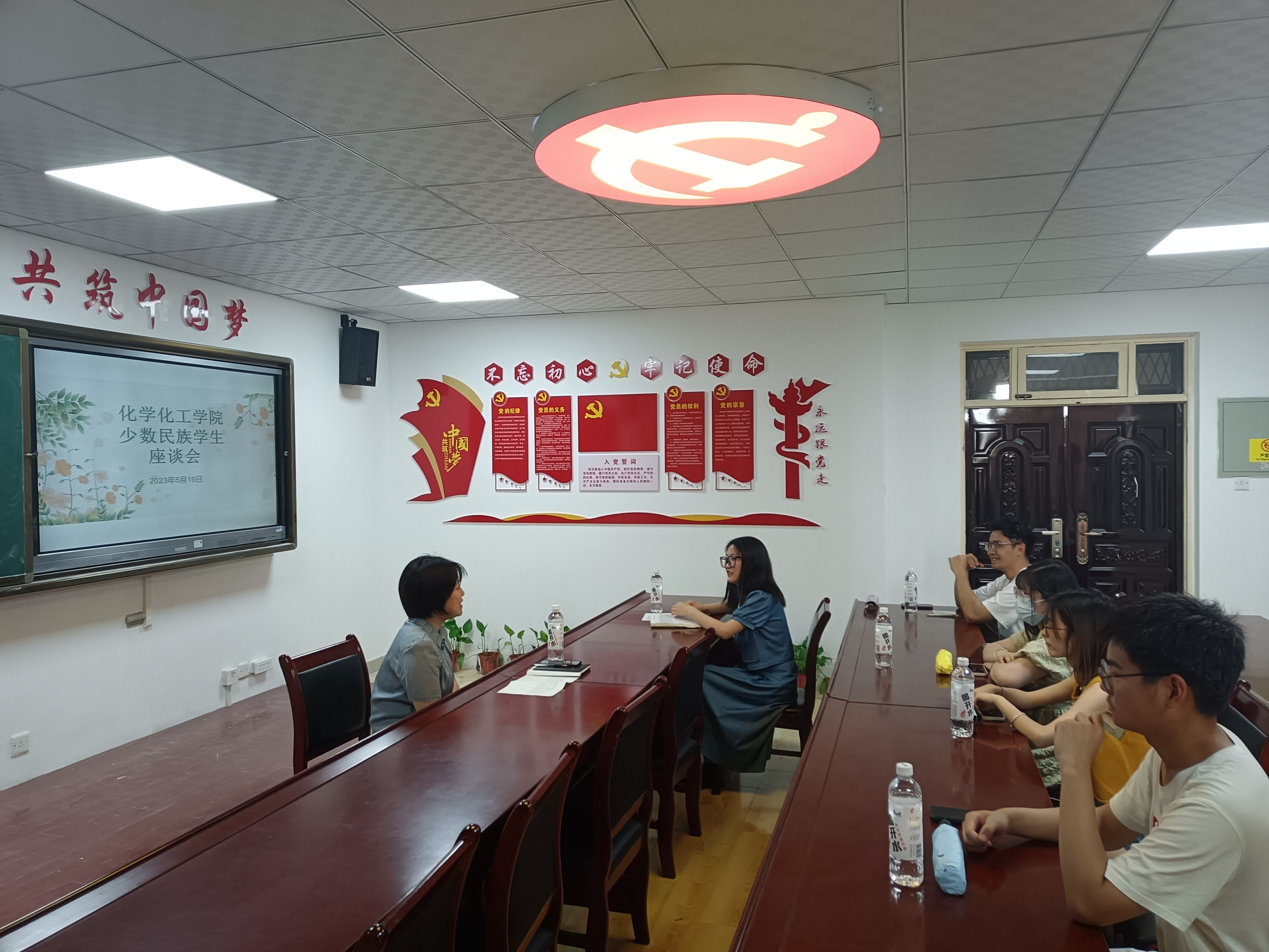 学院召开少数民族学生座谈会 学院召开少数民族学生座谈会